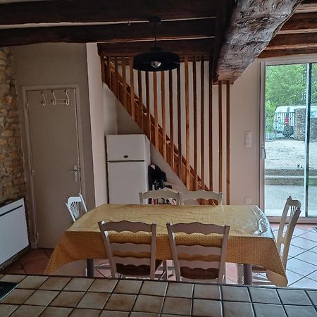 Charmante Maison En Pierres Sainte-Radégonde-des-Noyers المظهر الخارجي الصورة