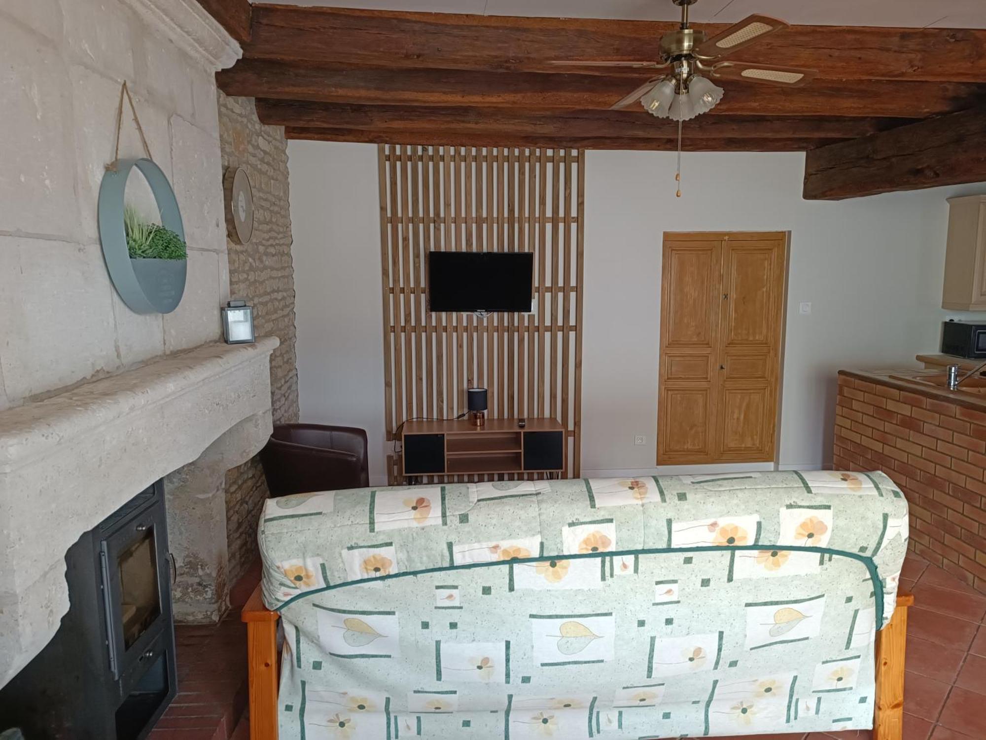 Charmante Maison En Pierres Sainte-Radégonde-des-Noyers المظهر الخارجي الصورة